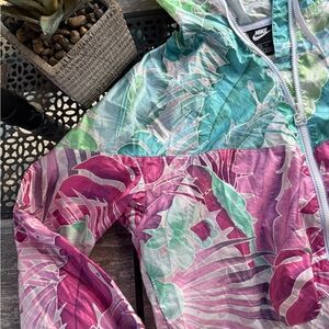 Nike Windbreaker / Raincoat 🤍